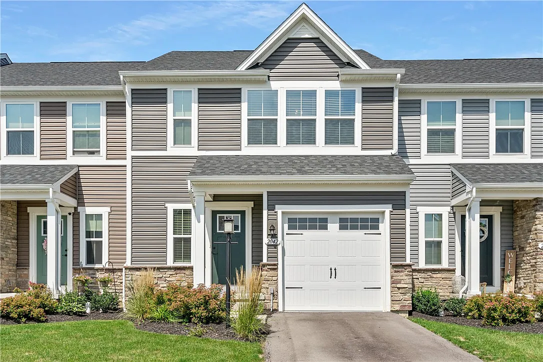 2042 Cade Dr photo 1