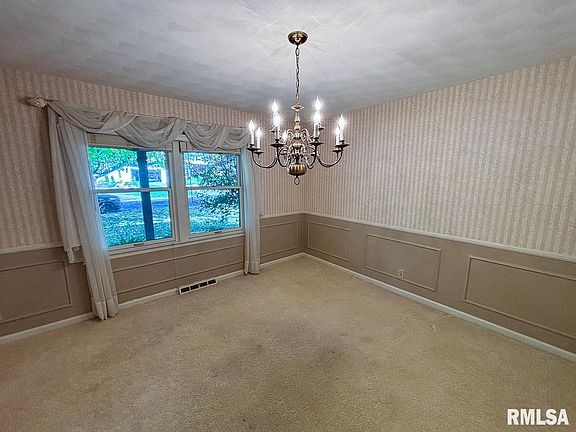 4th image of 206 E Hanover Pl