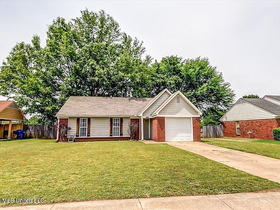 2nd image of 4194 Blackstone Dr