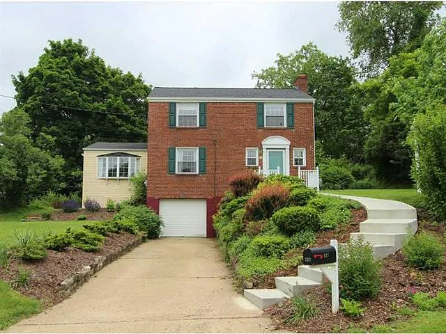 127 Highview Dr photo 1