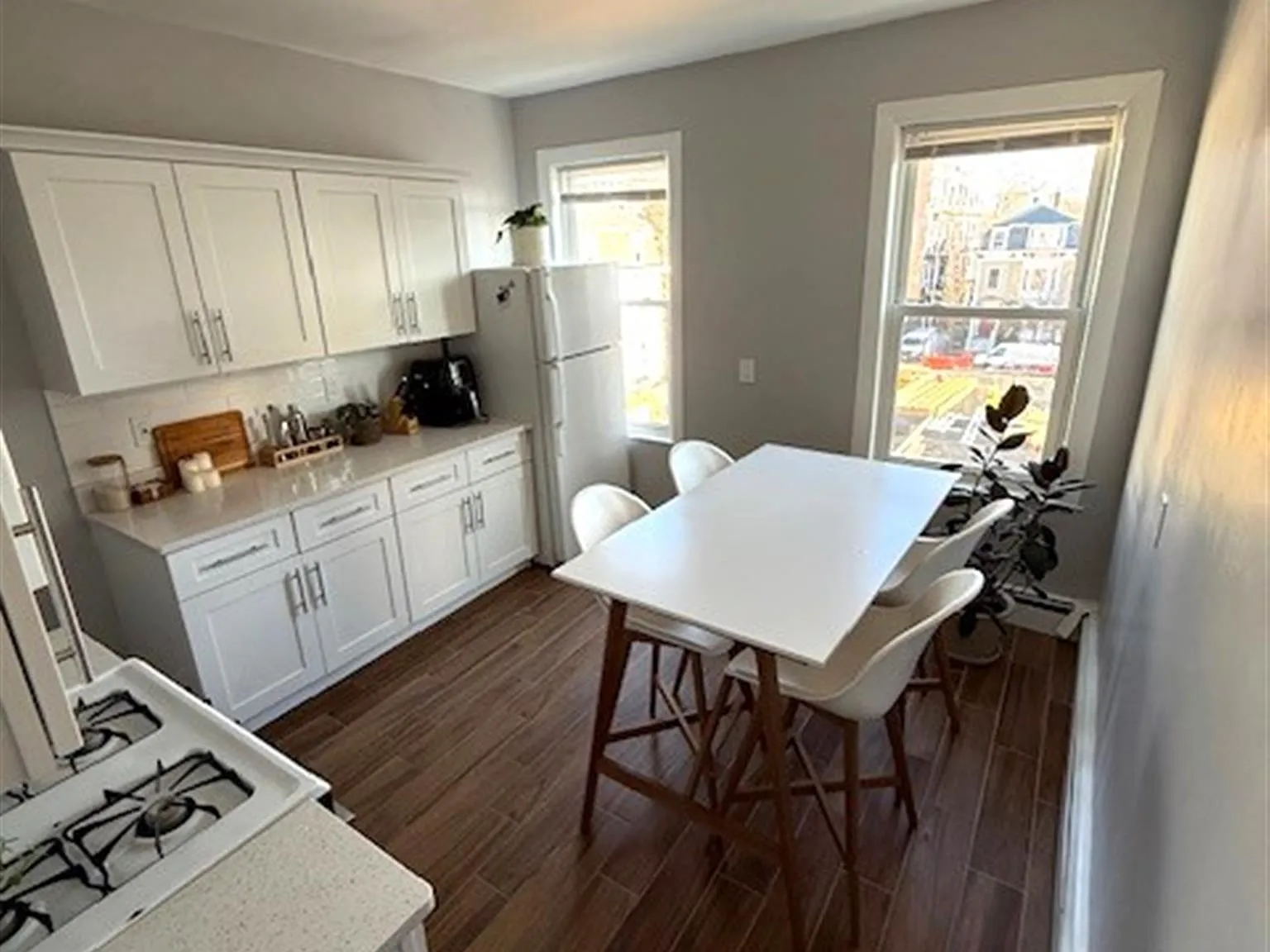 3 bed, $4,000 — Photo 1