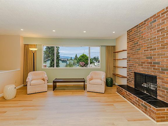 3rd image of 2401 Bette Dr
