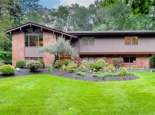 44 W Gate Rd, Suffern, NY 10901