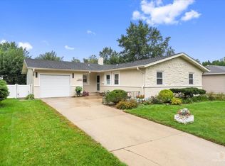1409 W Willow Ln, Mount Prospect, IL 60056