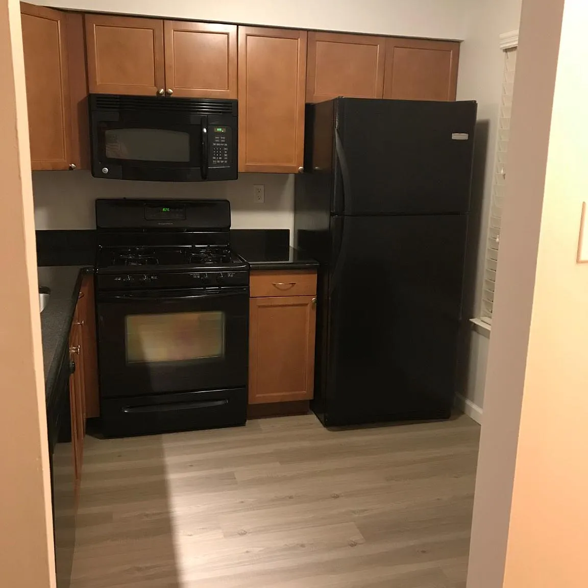 1 bed, 1.0 bath, 752 sqft, $1,600 — Photo 2