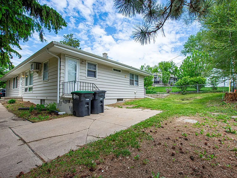 3605 S 82nd St — Photo 4