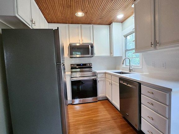 4th image of 107 E Creek St