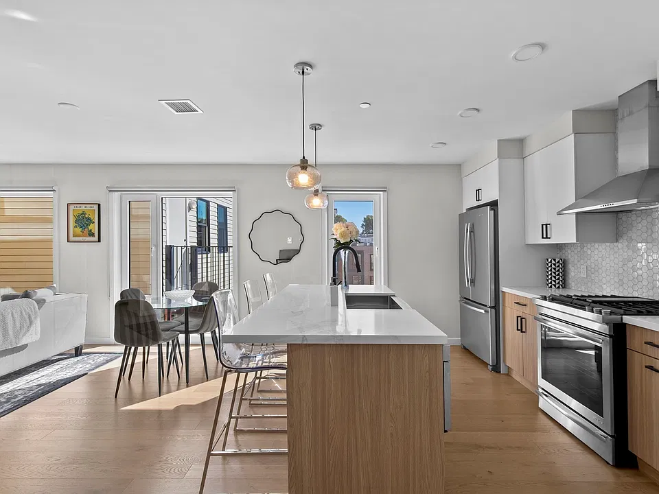 457 W Broadway #411