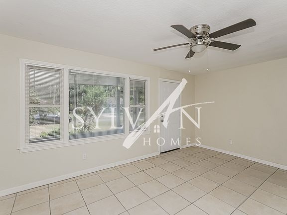 015-photo-living-room-11711169_09222022