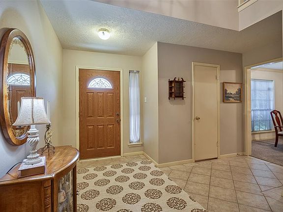 5th image of 2212 Lady Leslie Ln