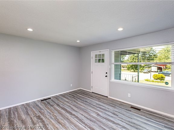 2nd image of 10 Quincy Cir
