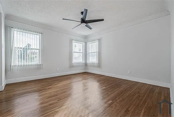 4067 Sutro Ave — Photo 13