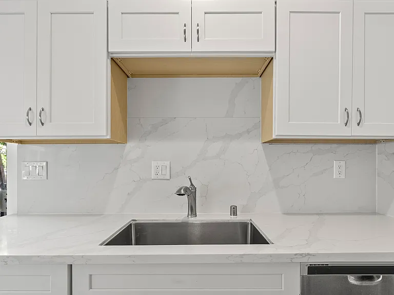 1829 Beloit Ave #4 — Photo 4