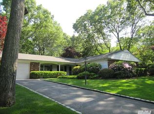 17 Gables Blvd, Setauket, NY 11733