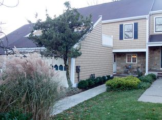 5 S Aberdeen Dr, Mendham, NJ 07945