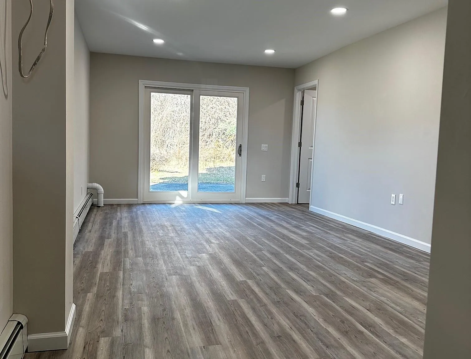 4 bed, 2.5 bath, 2058 sqft, $4,200 — Photo 3