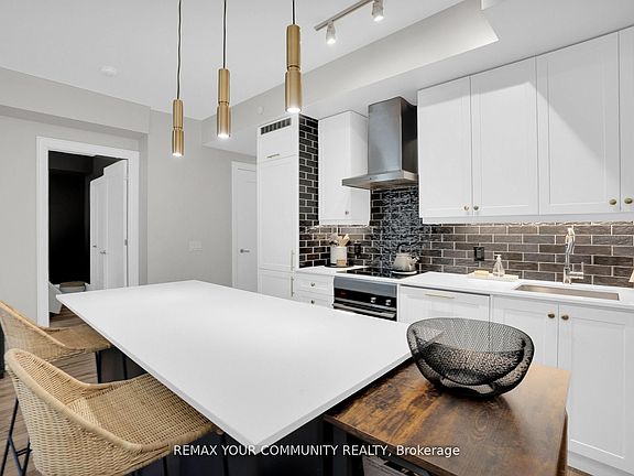 5th image of 9085 Jane St #523