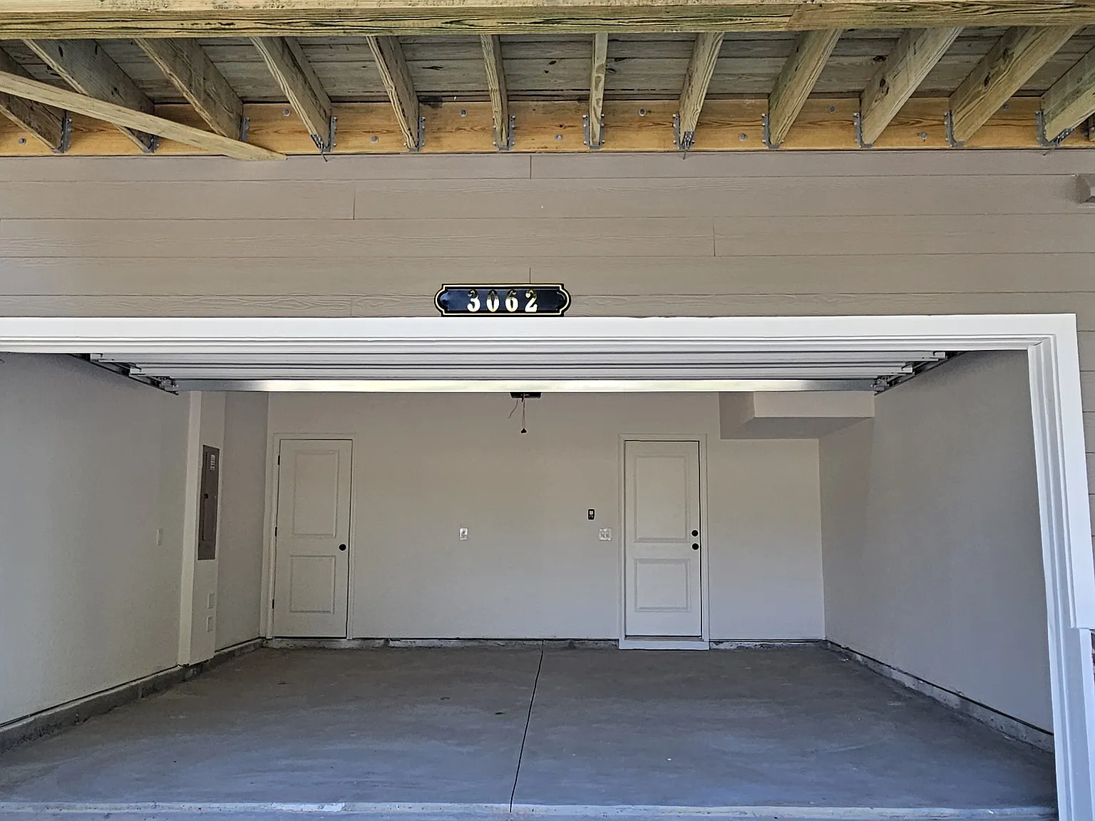 3 bed, 3.5 bath, 2000 sqft, $2,400 — Photo 3