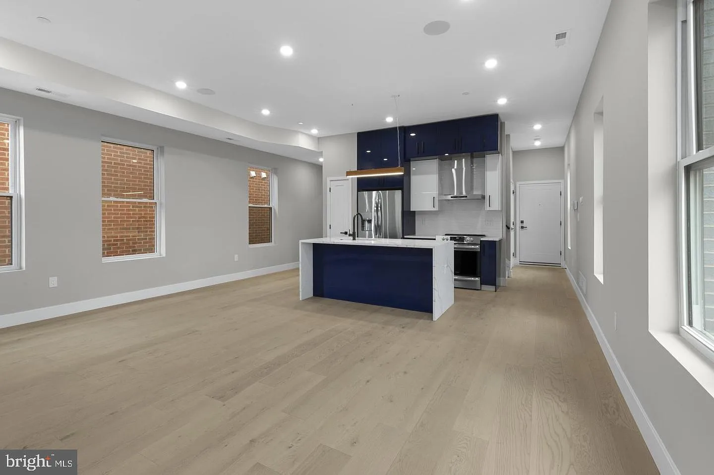 2 bed, 2.5 bath, 5728 sqft, $3,100 — Photo 3
