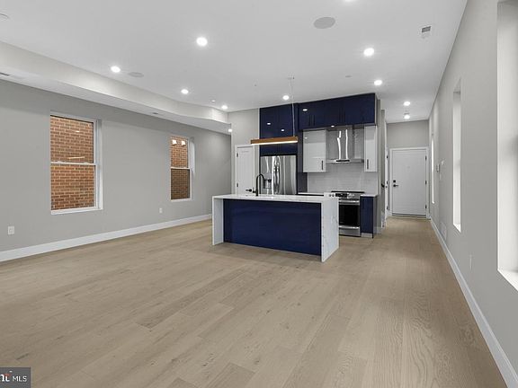 3rd image of 1343 Fitzwater St #302