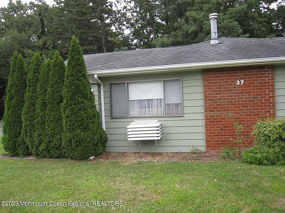 4th image of 37 Pheasant Street #B
