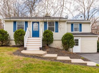 12 Cooper Rd, Poughkeepsie, NY 12603