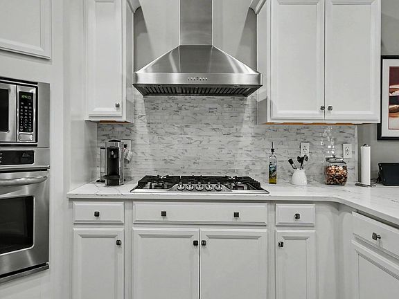 2nd image of 2537 Goldfinch Dr.