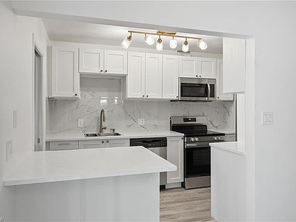 4th image of 788 Park Shore DR #A11