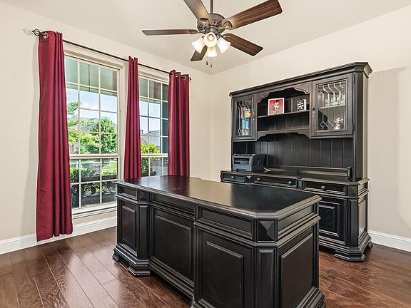 4th image of 10829 Leesa Dr