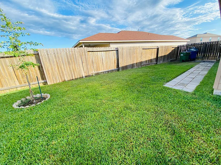 596 Ruby Ln — Photo 22