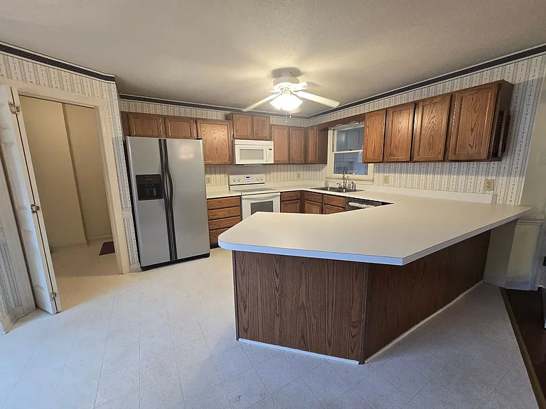 215 Mill Pond Rd — Photo 12