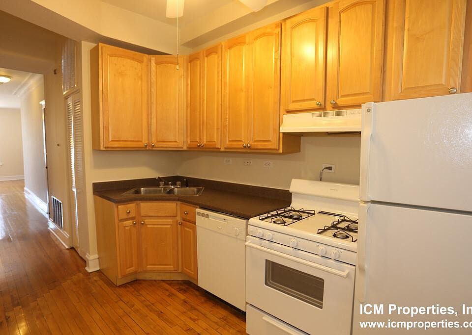 1st image of 3059 N Greenview Ave #2