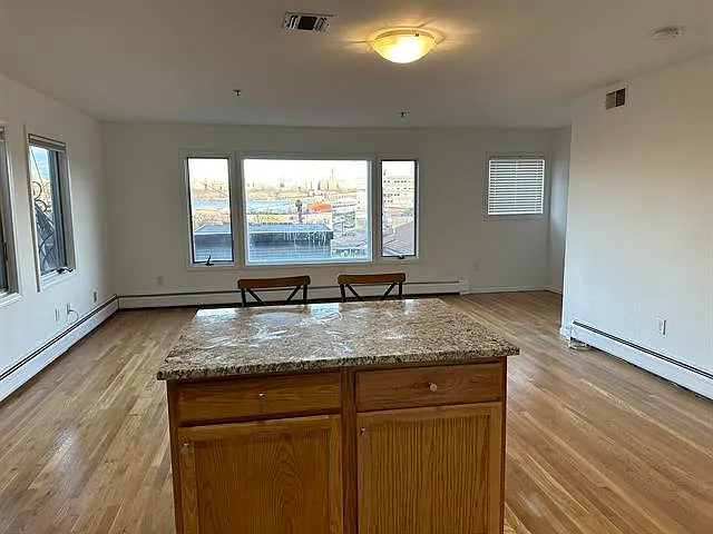 2 bed, 1100 sqft, $3,000 — Photo 4