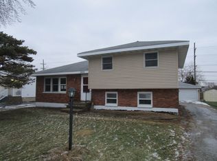1908 Oak Dr, McHenry, IL 60050
