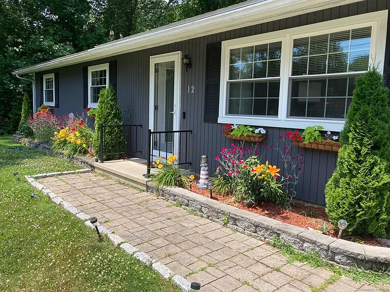 12 Allendale Rd — Photo 1
