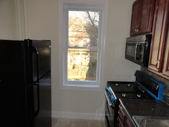 4th image of 11 Gardner Ave APT 35