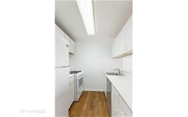 Rented by Douglas Elliman | media 7