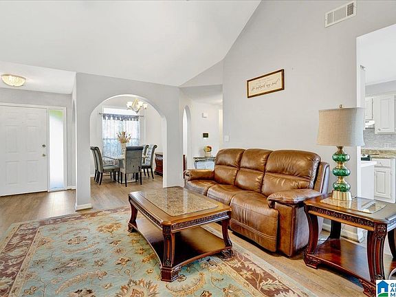 5th image of 1705 Bradford Ln