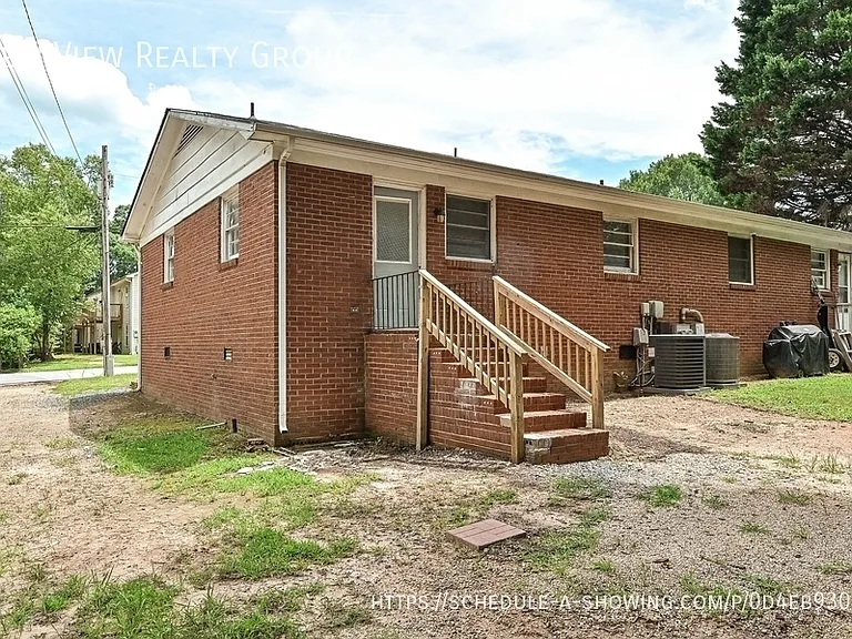 321 Hamilton Dr NE #1 — Photo 17
