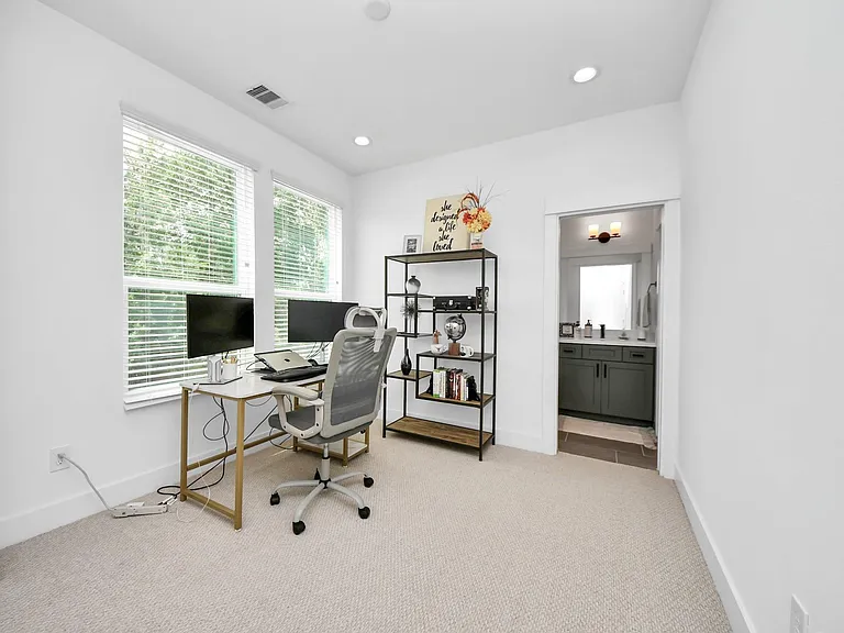 1066 Mansfield St — Photo 33
