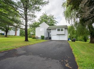 16 Cardston Cir, Windsor, CT 06095