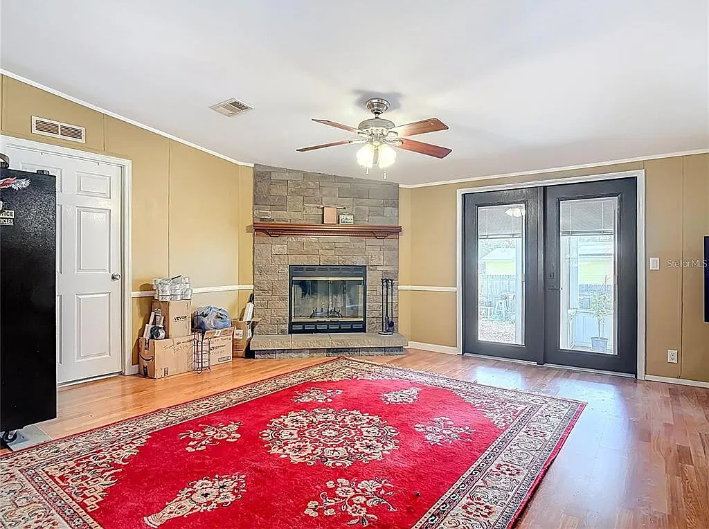 4 bed, 2.0 bath, 2380 sqft, $2,000 — Photo 4