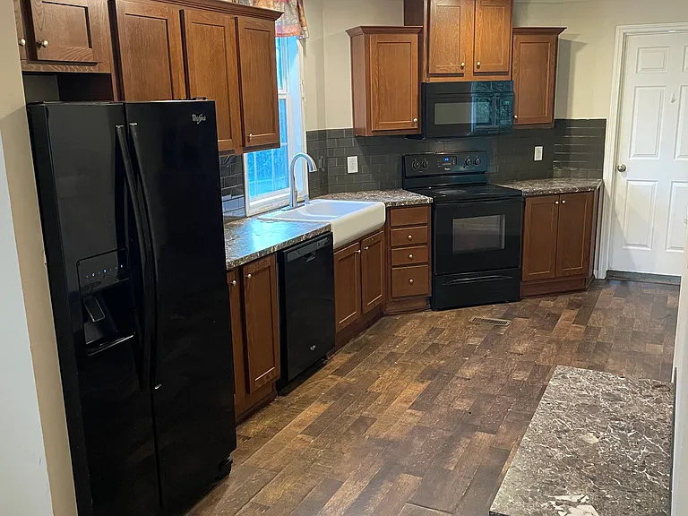 408 Pitts Cir — Photo 10