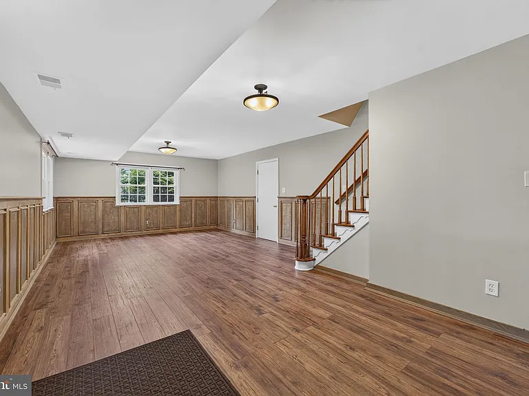 6443 Walters Woods Dr — Photo 46