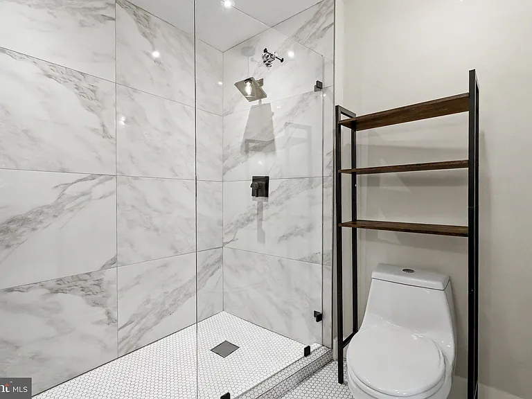 2105 Glencourse Ln — Photo 33