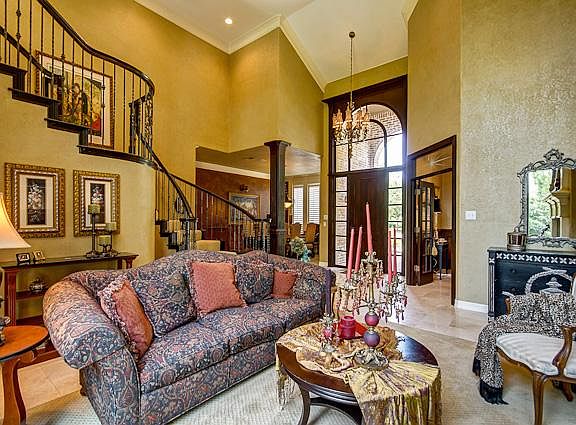 3rd image of 615 Logans Ln