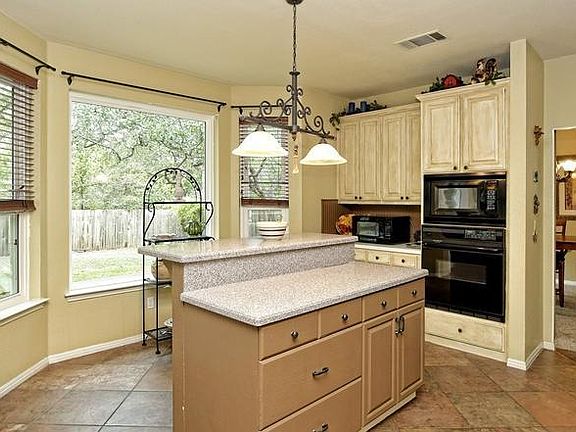 4th image of 405 Barrington Hills Dr