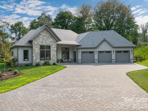 422 Ascension Valley, Horse Shoe, NC 28742
