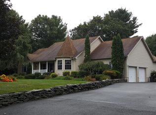 107 Stonegate Ct, Dingmans Ferry, PA 18328