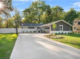 2742 Horseshoe Blvd, Westlake, OH 44145